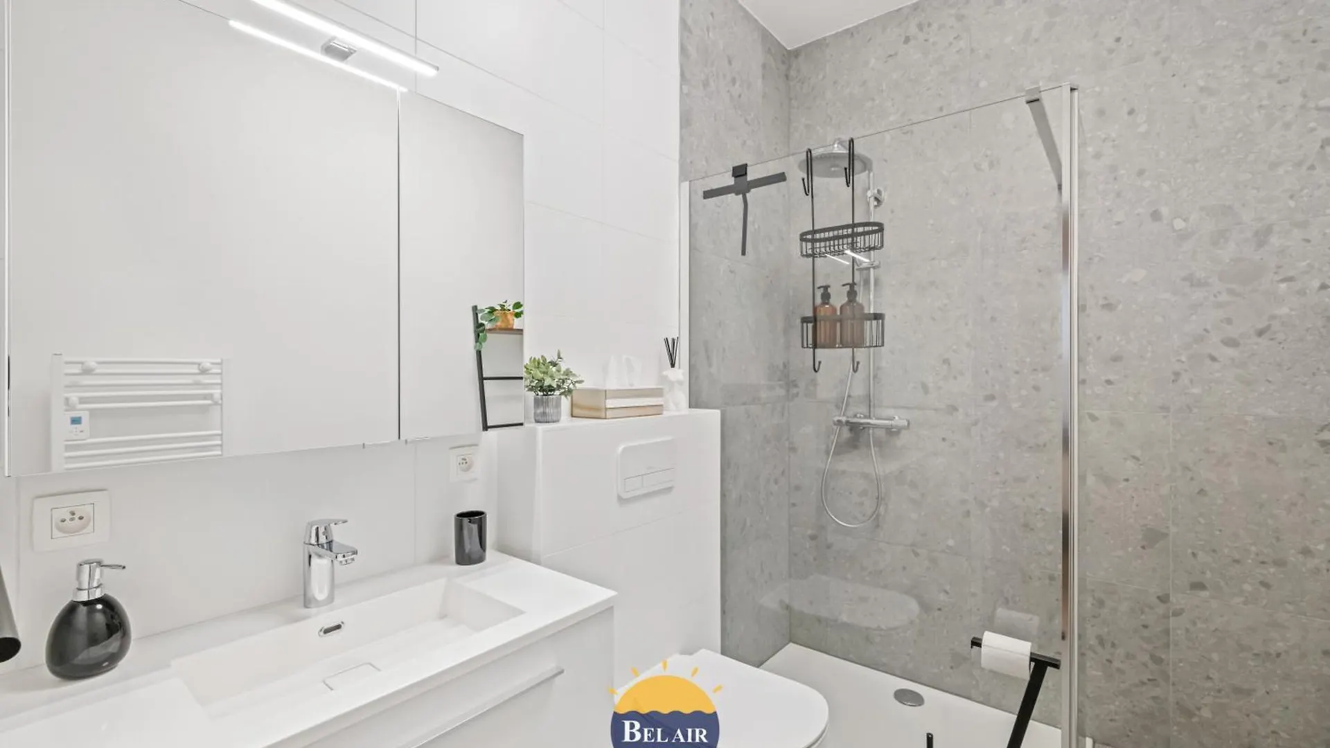 Recently Renovated Newly Built Ground Floor Apartment T63 Ostende 0*,  Belgie